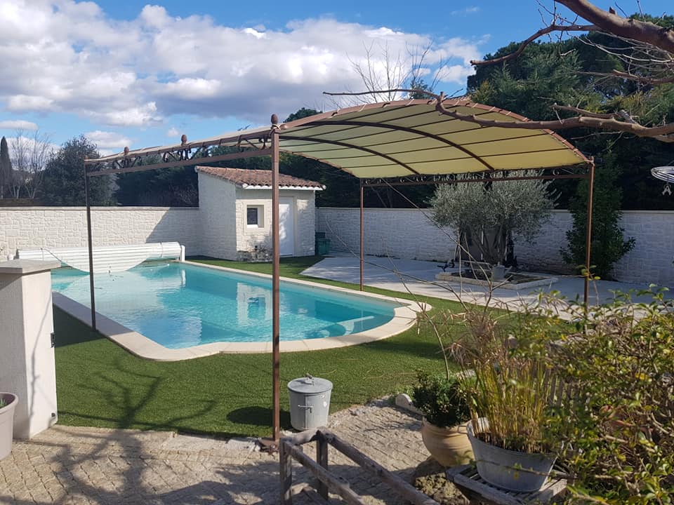 Pergola abri piscine protection soleil été ferronnerie martinelli althen vaucluse